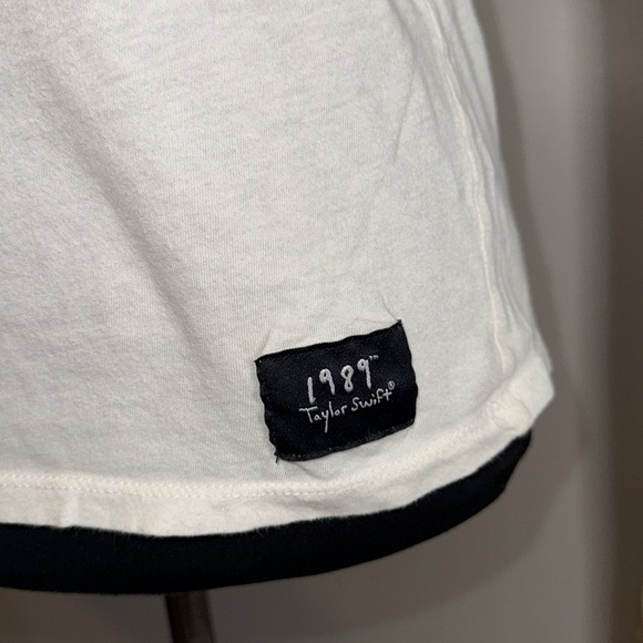 Taylor Swift 1989 Concert Tour Tshirt - Picture 4 of 8